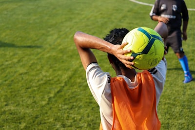 ملخص مباراة اليوم الهلال والعينفوز مثير وتألق نجوم الزعيم